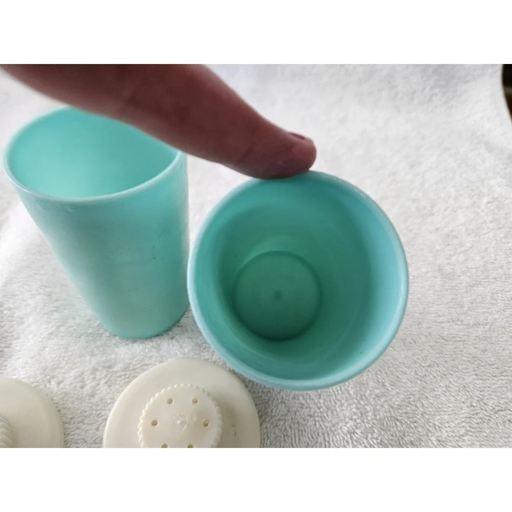 Vintage Tupperware Set of 2 Green/blue Spice Jars Shakers Cinnamon Nutmeg